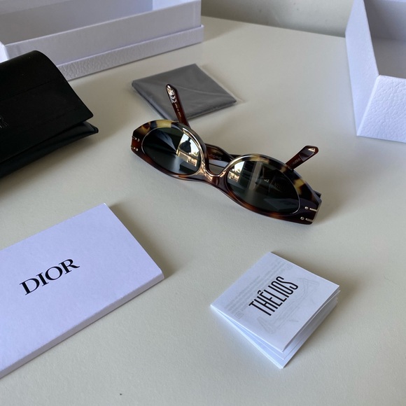 DiorSignature B5I Sunglasses - Picture 8 of 8